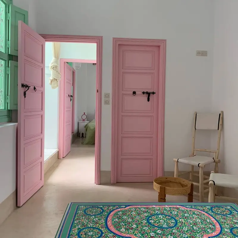 Portes roses et zellige